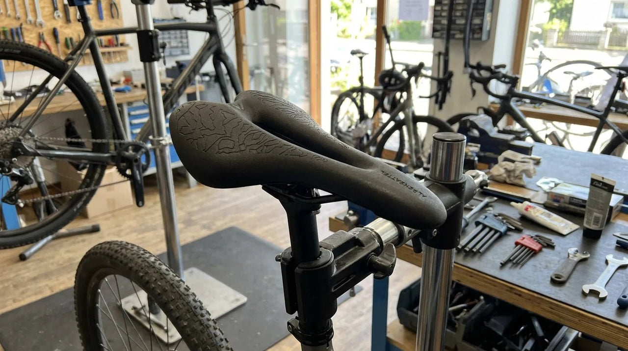 Fahrradsattel richtig einstellen – So geht's (Schmerzen ade) - Alpensattel.de