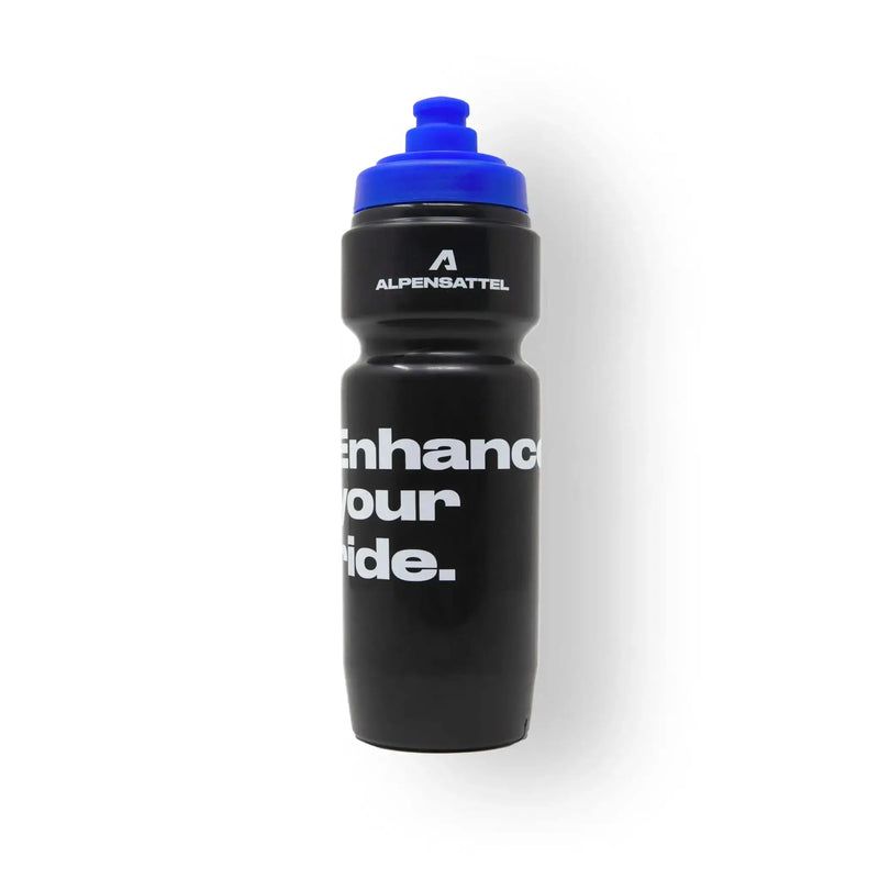 Hochwertige Verarbeitung aus BPA-freiem Material für sicheren Trinkgenuss. Mit einem Fassungsvermögen von 700 ml ideal für längere Fahrten und Trainingseinheiten. Das auslaufsichere Ventil sorgt für eine bequeme Nutzung ohne Tropfen. Passt in alle gängigen Fahrradflaschenhalter.